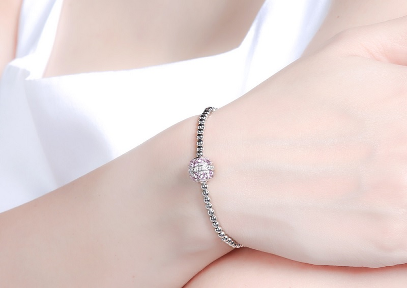 Thiết kế độc đáo, thời thượng với màu tím đầy huyền bí